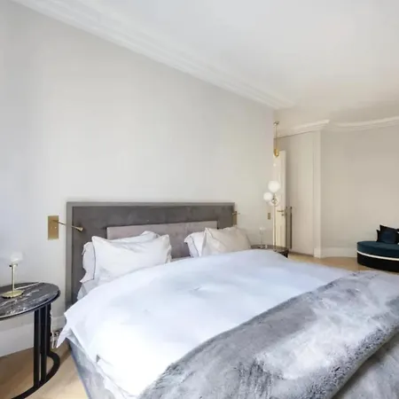 Apartment Near Cambronne Metro Station