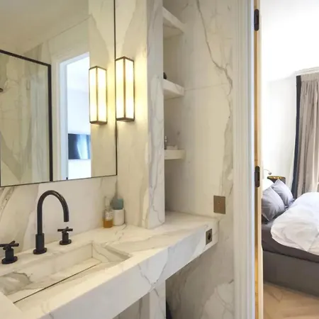 Apartment Near Cambronne Metro Station