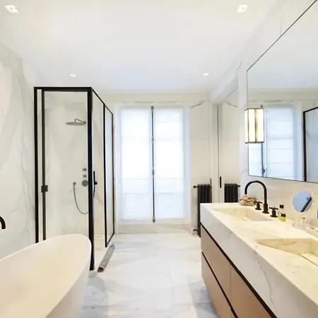 Apartment Near Cambronne Metro Station