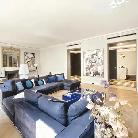 Apartment Near Cambronne Metro Station *